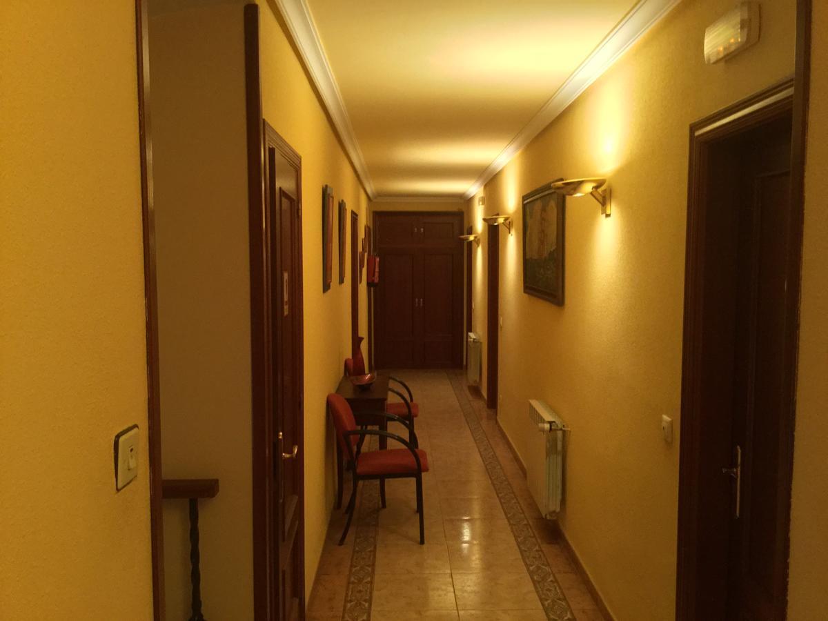 Hostal Carazo Torquemada Esterno foto