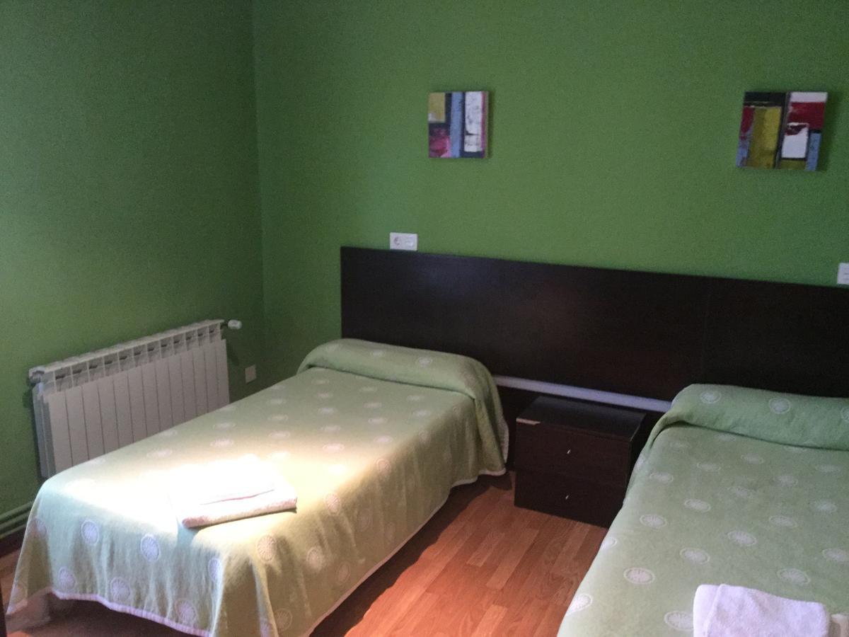 Hostal Carazo Torquemada Esterno foto